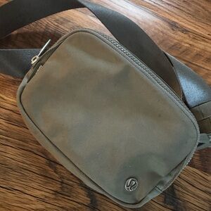 lululemon athletica Olive Green 1L Everywhere Belt Bag
